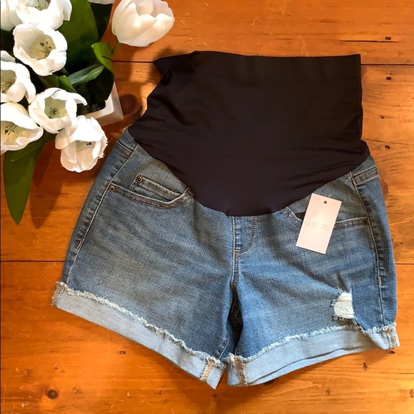 Pants - NWT Maternity shorts